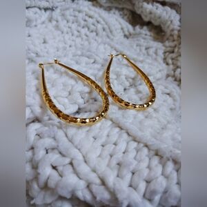 Classic Yellow Gold Teardrop Hoops! NIP!